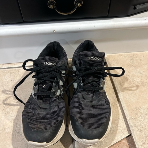 Adidas athletic shoes - Picture 2 of 5